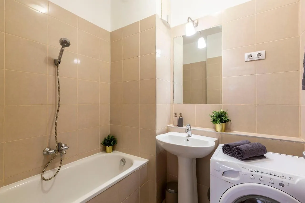 Apartament Downtown Cozy Home In The Gozsdu Garden Budapeszt Węgry