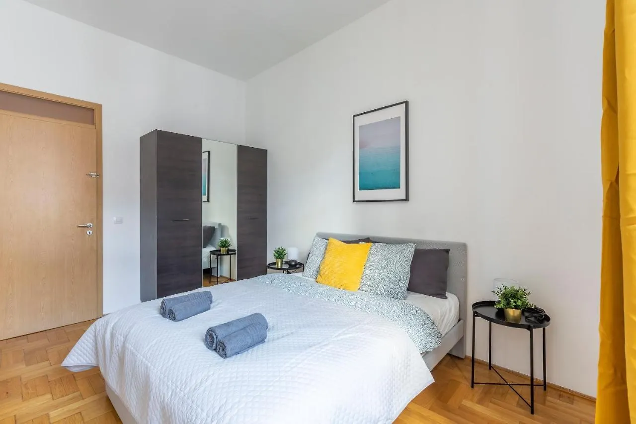 Апартаменты Downtown Cozy Home In The Gozsdu Garden Будапешт